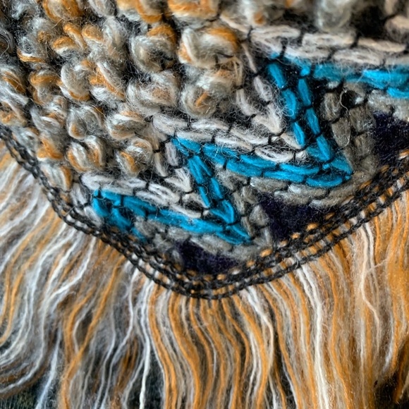 Boho Zigzag Chevron Patterned Poncho - Picture 3 of 3